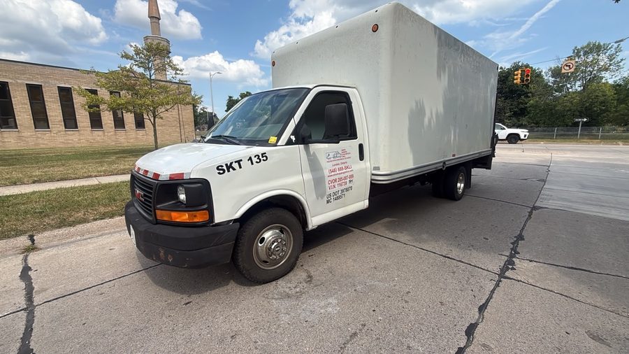Shiv Kripa Logistics straight truck, unit SKT 135