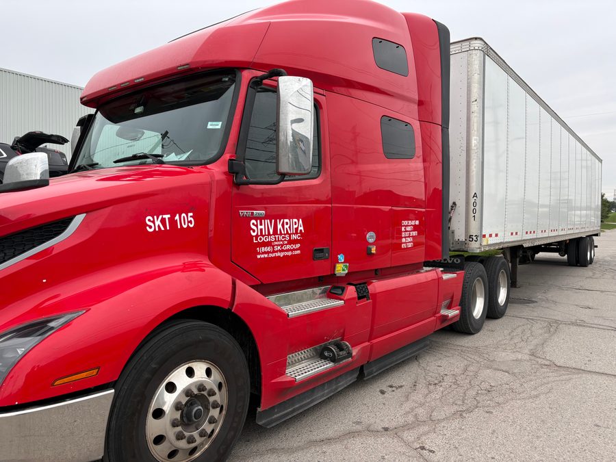 Shiv Kripa Logistics tractor-trailer, unit SKT 105